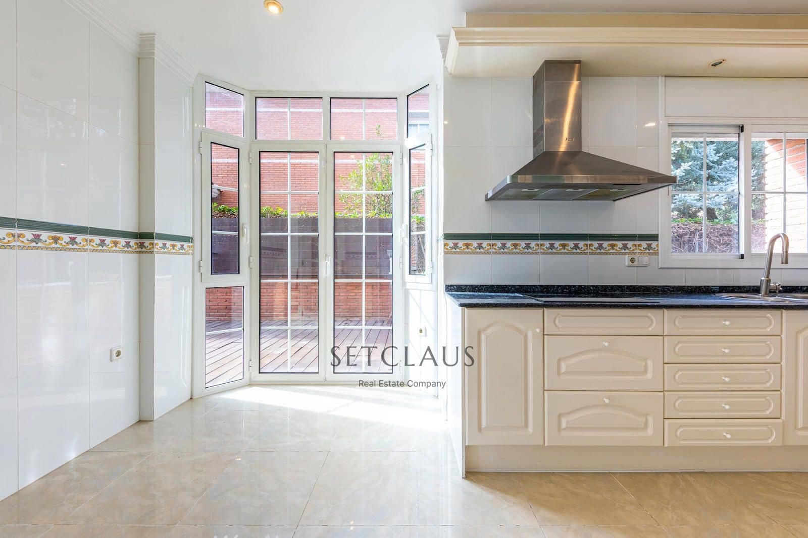 4 bedroom Villa for sale in Vilassar de Dalt with pool garage - € 1,300,000 (Ref: 9503398)