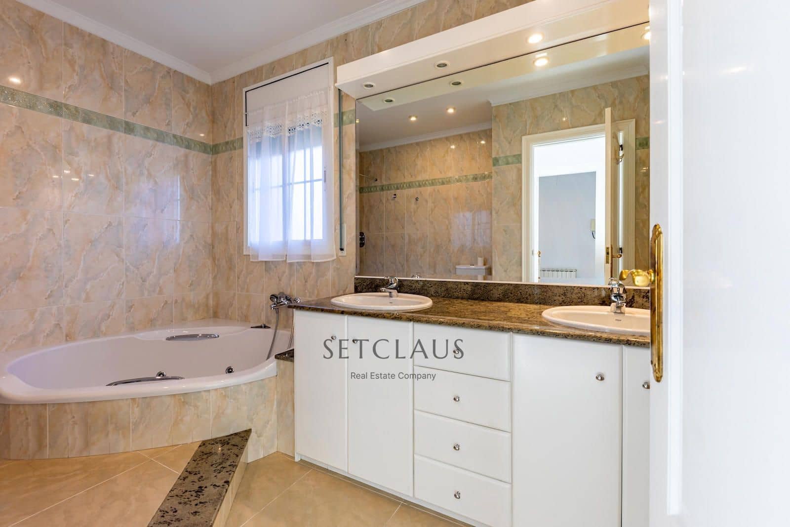 4 bedroom Villa for sale in Vilassar de Dalt with pool garage - € 1,300,000 (Ref: 9503398)