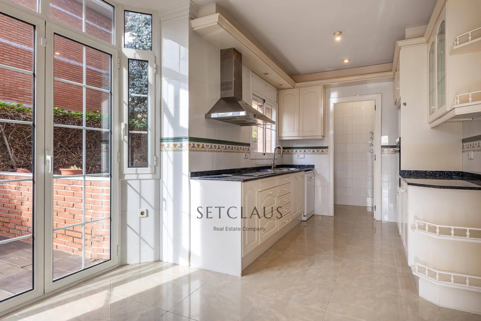 4 bedroom Villa for sale in Vilassar de Dalt with pool garage - € 1,300,000 (Ref: 9503398)