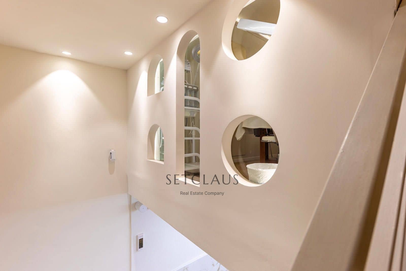 Commercial for sale in Barcelona city - € 595,000 (Ref: 9517973)