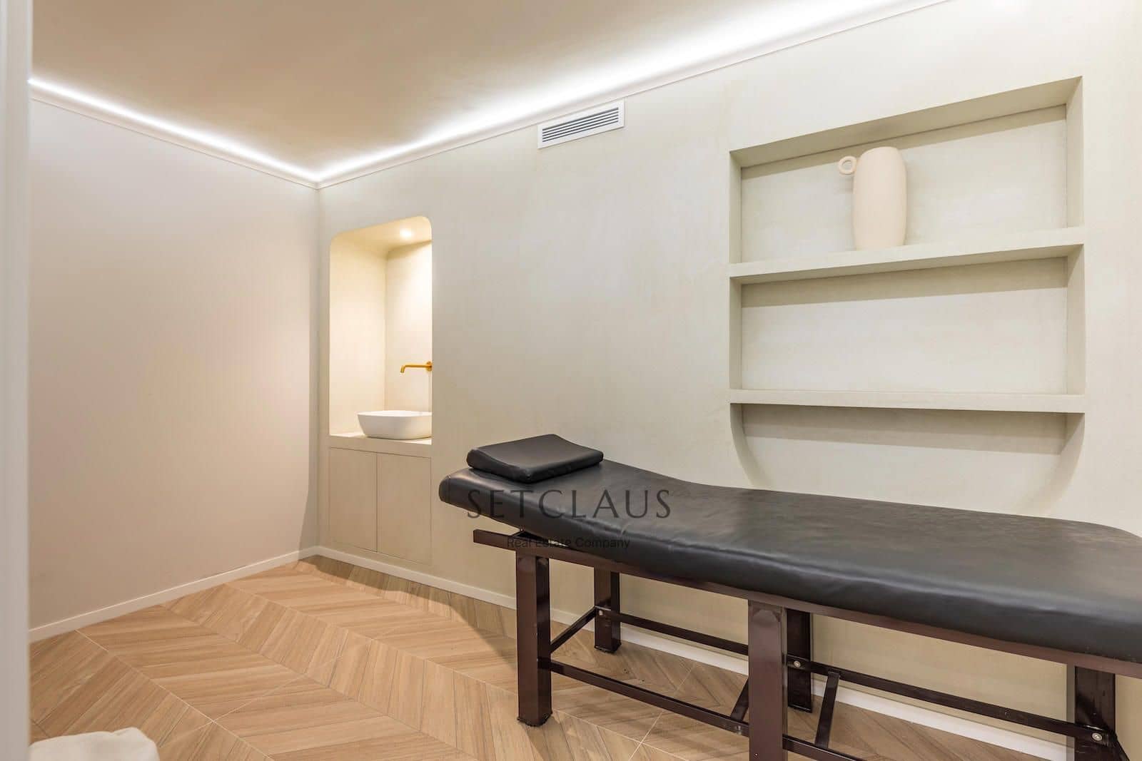 Commercial for sale in Barcelona city - € 595,000 (Ref: 9517973)