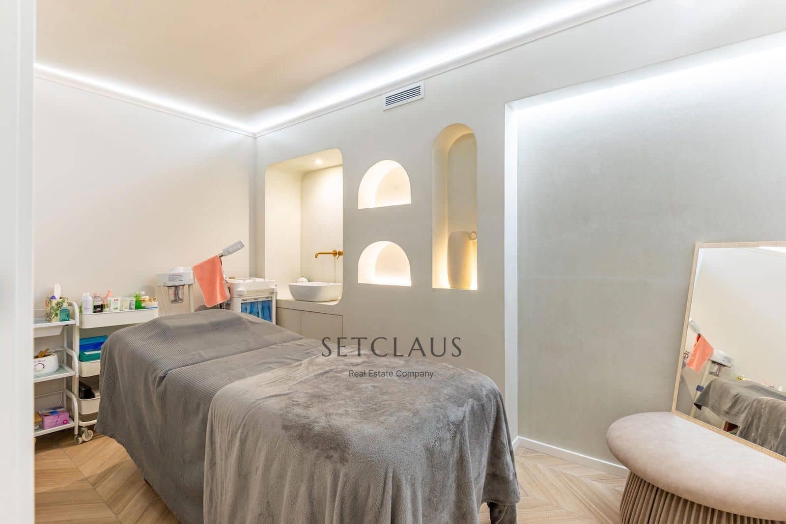 Commercial for sale in Barcelona city - € 595,000 (Ref: 9517973)