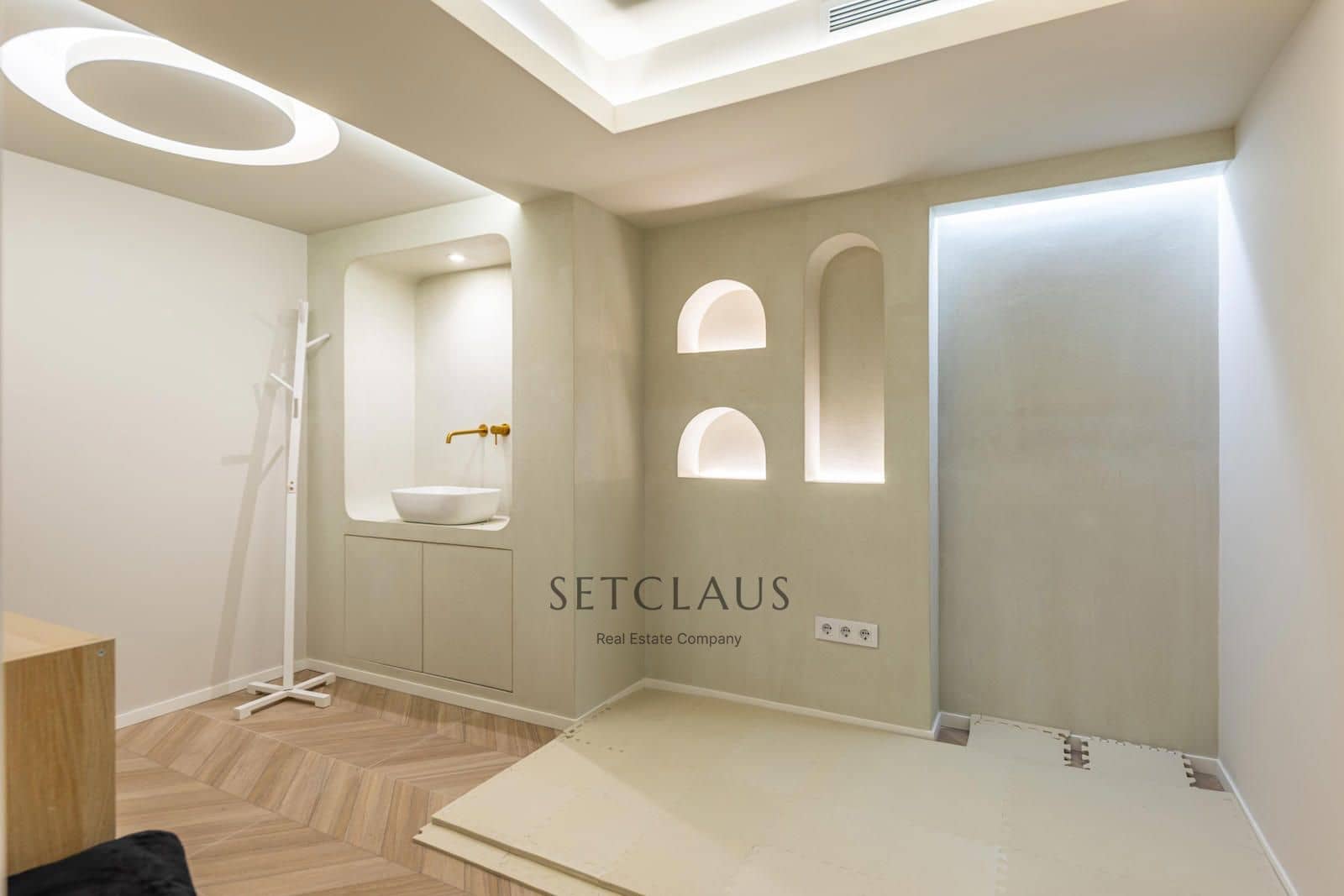 Commercial for sale in Barcelona city - € 595,000 (Ref: 9517973)