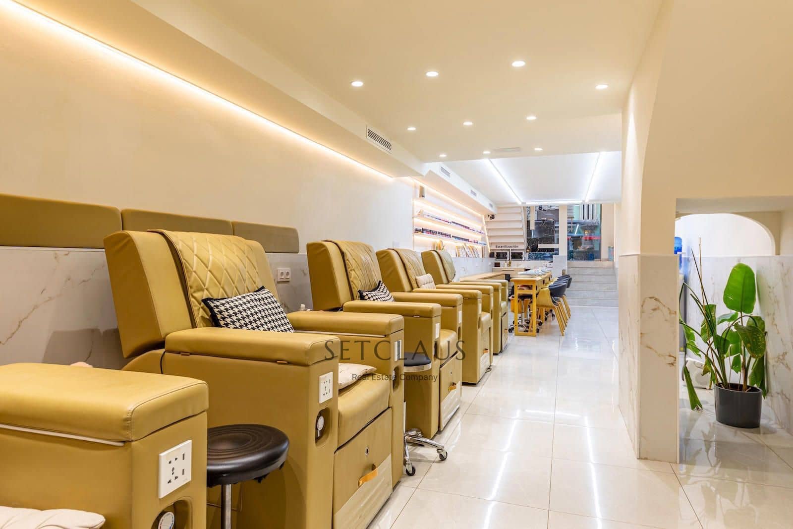 Commercial for sale in Barcelona city - € 595,000 (Ref: 9517973)