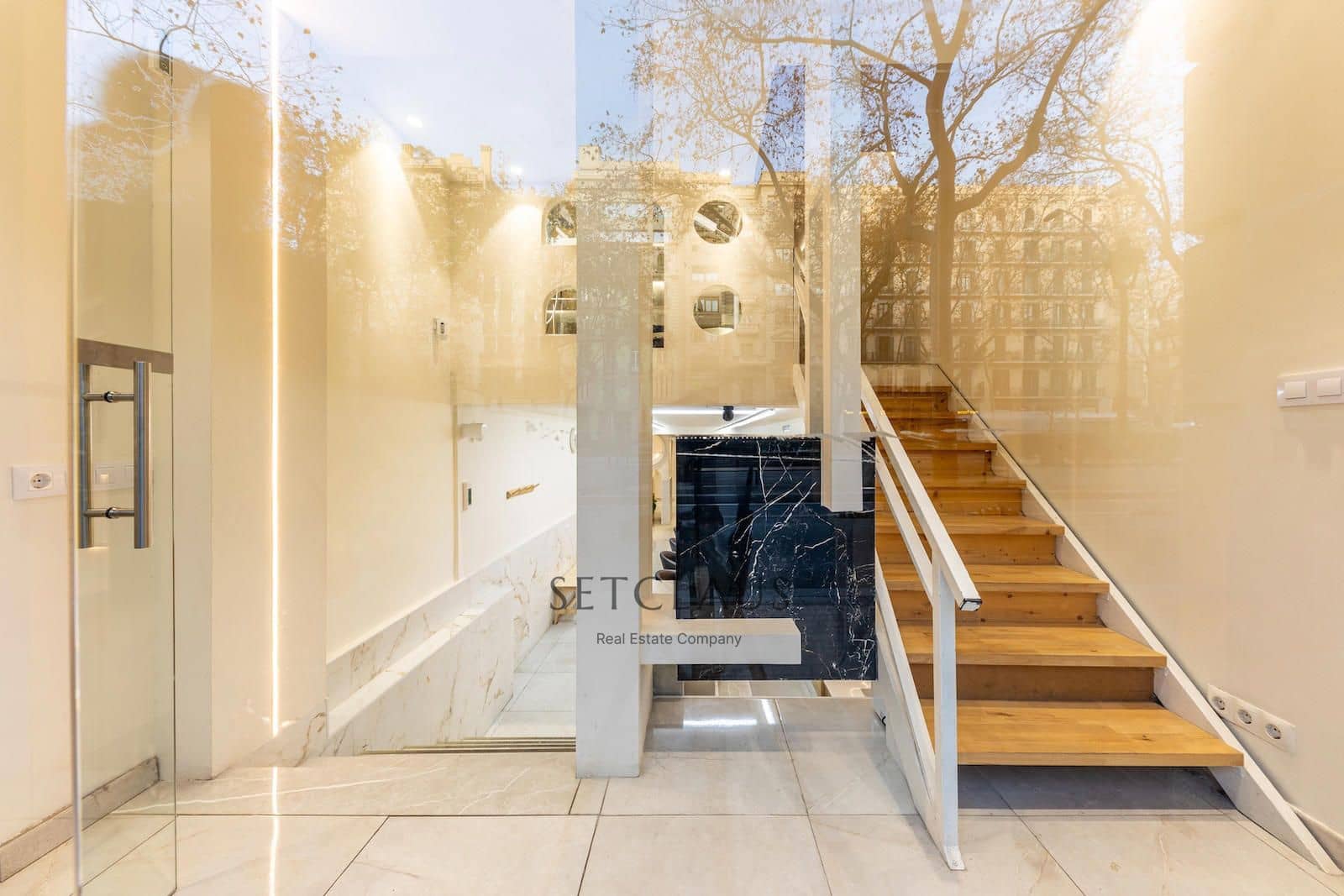 Commercial for sale in Barcelona city - € 595,000 (Ref: 9517973)