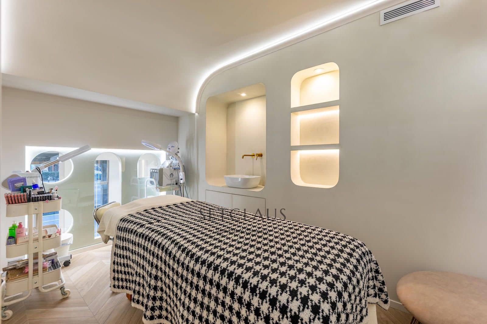 Commercial for sale in Barcelona city - € 595,000 (Ref: 9517973)