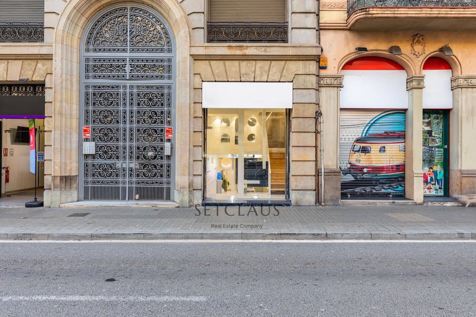 Commercial for sale in Barcelona city - € 595,000 (Ref: 9517973)