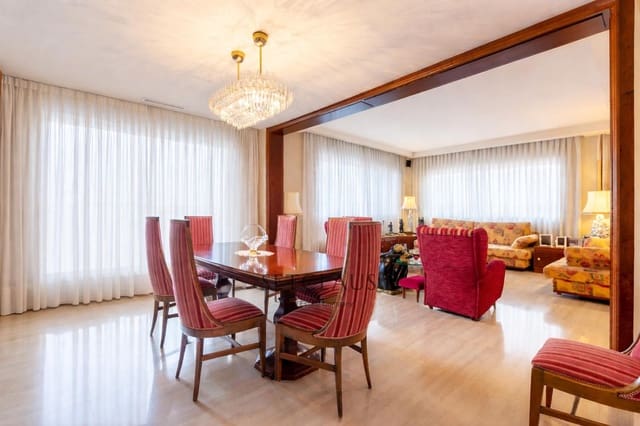 Ático de 4 habitaciones en Badalona en venta - 820.000 € (Ref: 9535130)