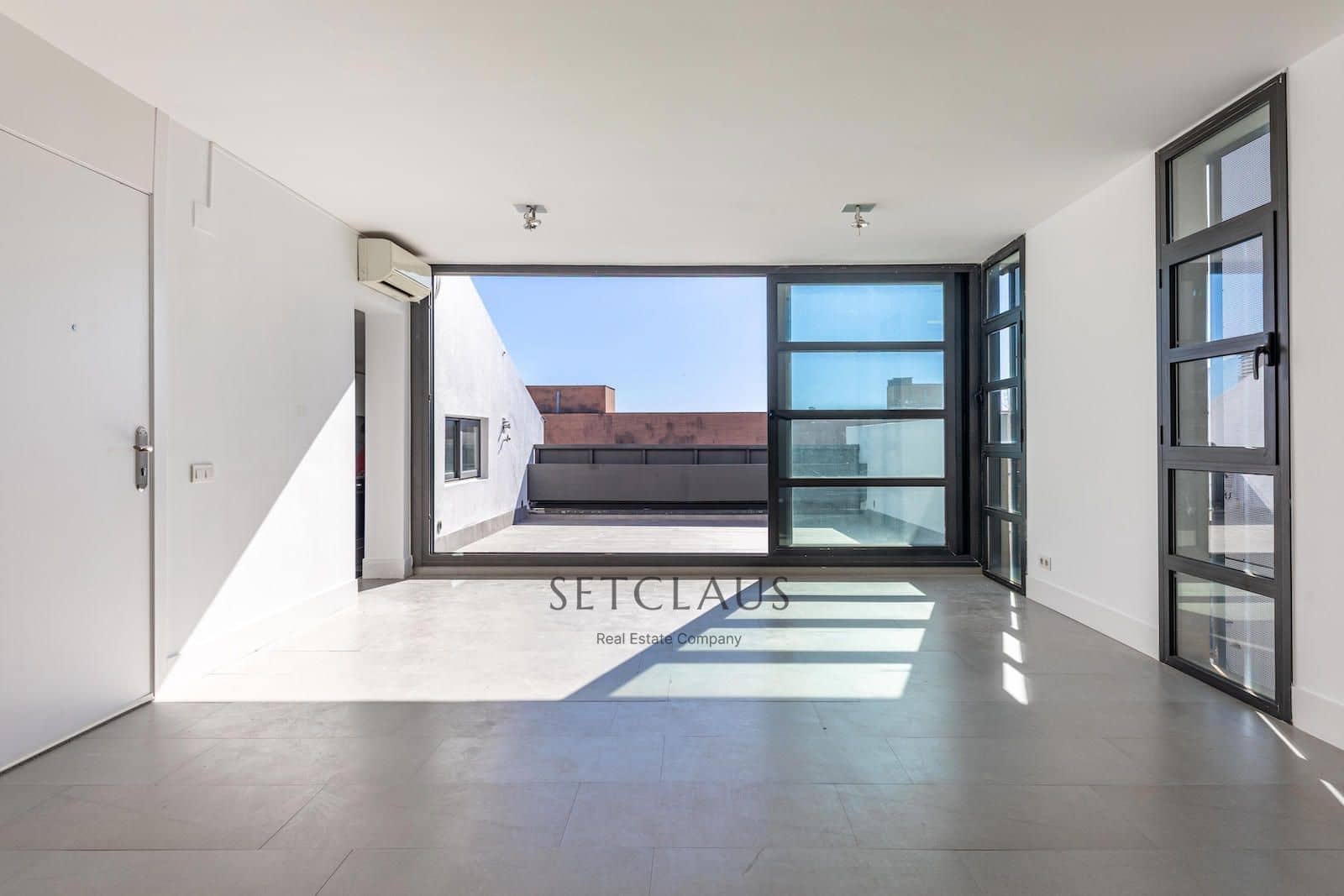 3 chambre Penthouse à vendre à El Masnou avec piscine garage - 450 000 € (Ref: 9603328)