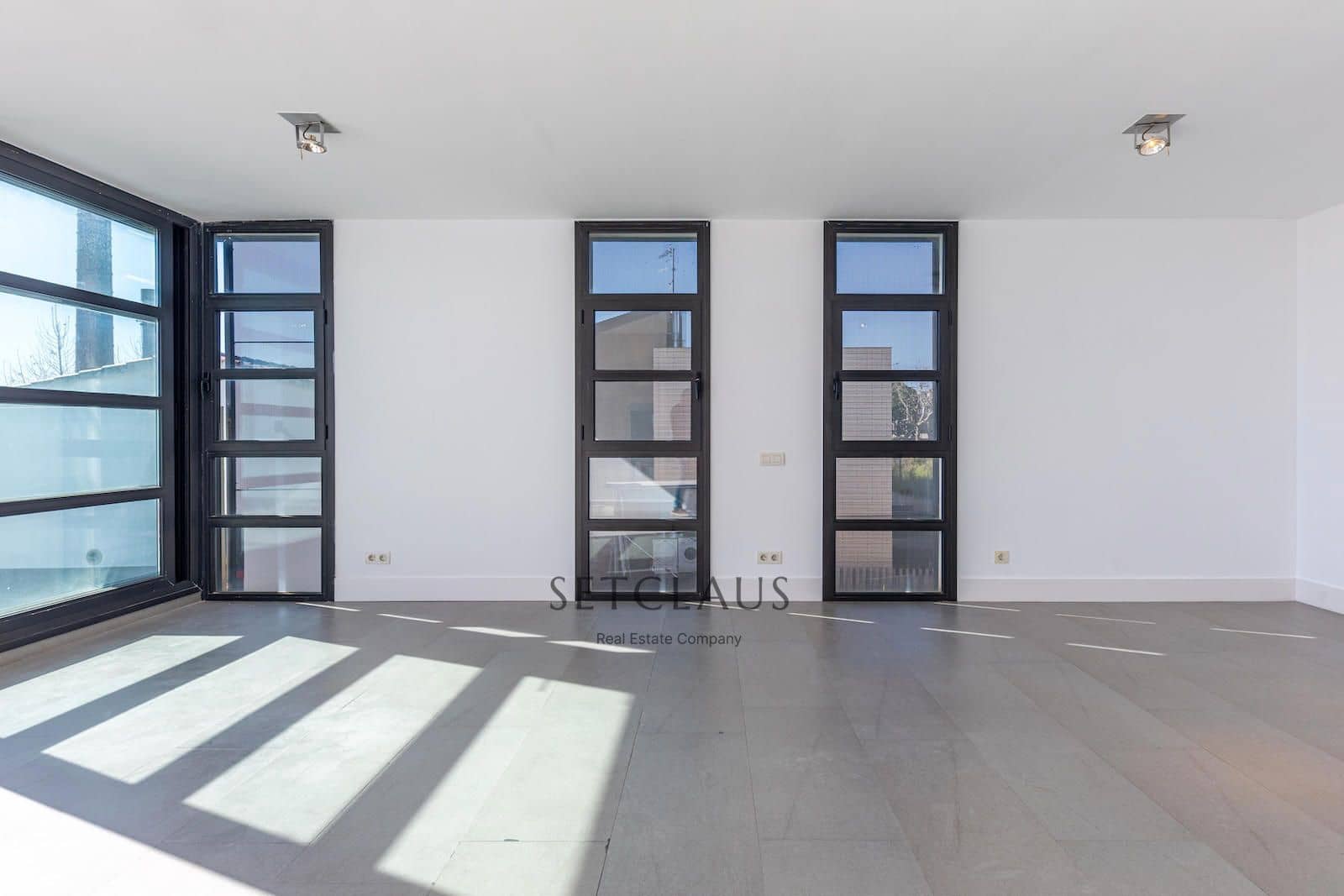 3 chambre Penthouse à vendre à El Masnou avec piscine garage - 450 000 € (Ref: 9603328)