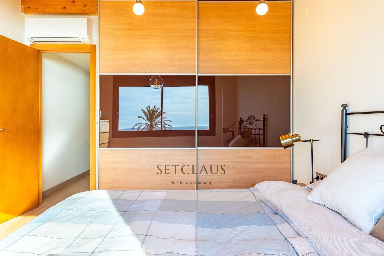 4 bedroom Townhouse for sale in El Masnou with garage - € 799,000 (Ref: 9606840)