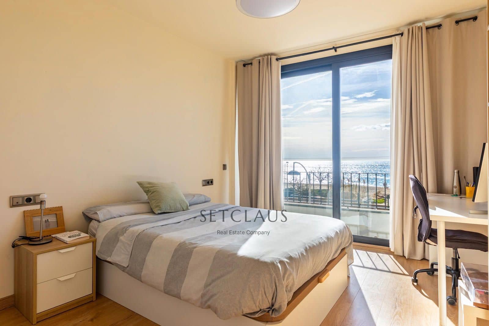 4 bedroom Townhouse for sale in El Masnou with garage - € 799,000 (Ref: 9606840)