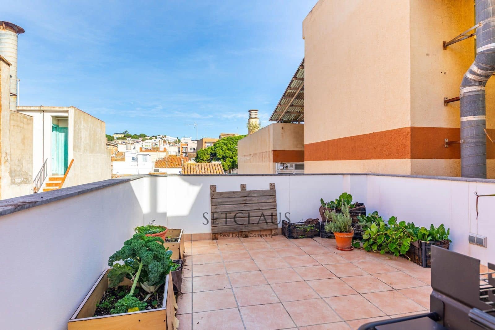 4 bedroom Townhouse for sale in El Masnou with garage - € 799,000 (Ref: 9606840)