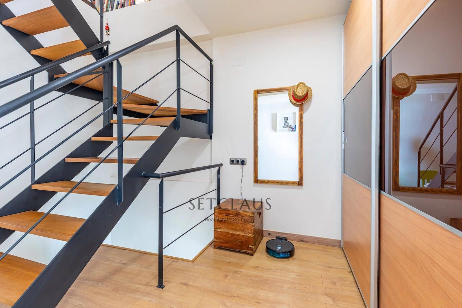 4 bedroom Townhouse for sale in El Masnou with garage - € 799,000 (Ref: 9606840)