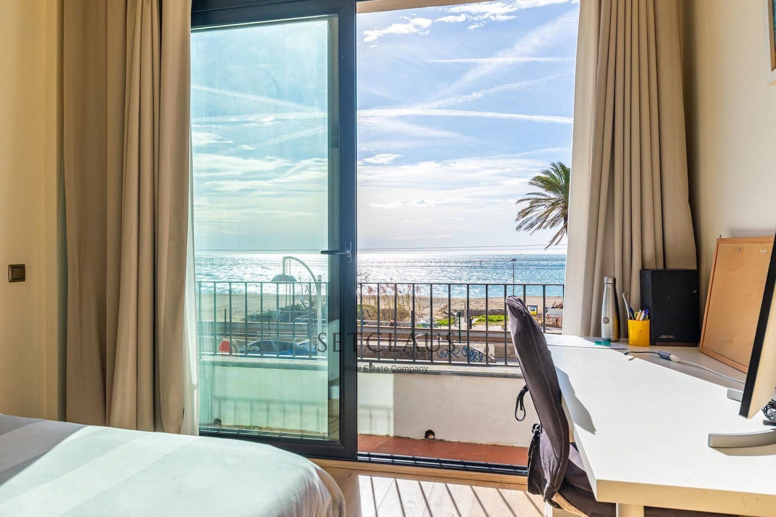 4 bedroom Townhouse for sale in El Masnou with garage - € 799,000 (Ref: 9606840)