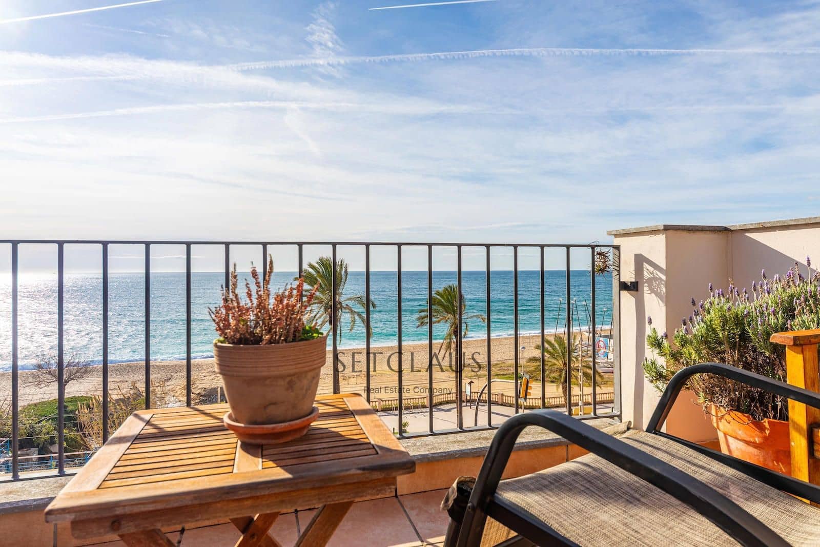 4 bedroom Townhouse for sale in El Masnou with garage - € 799,000 (Ref: 9606840)