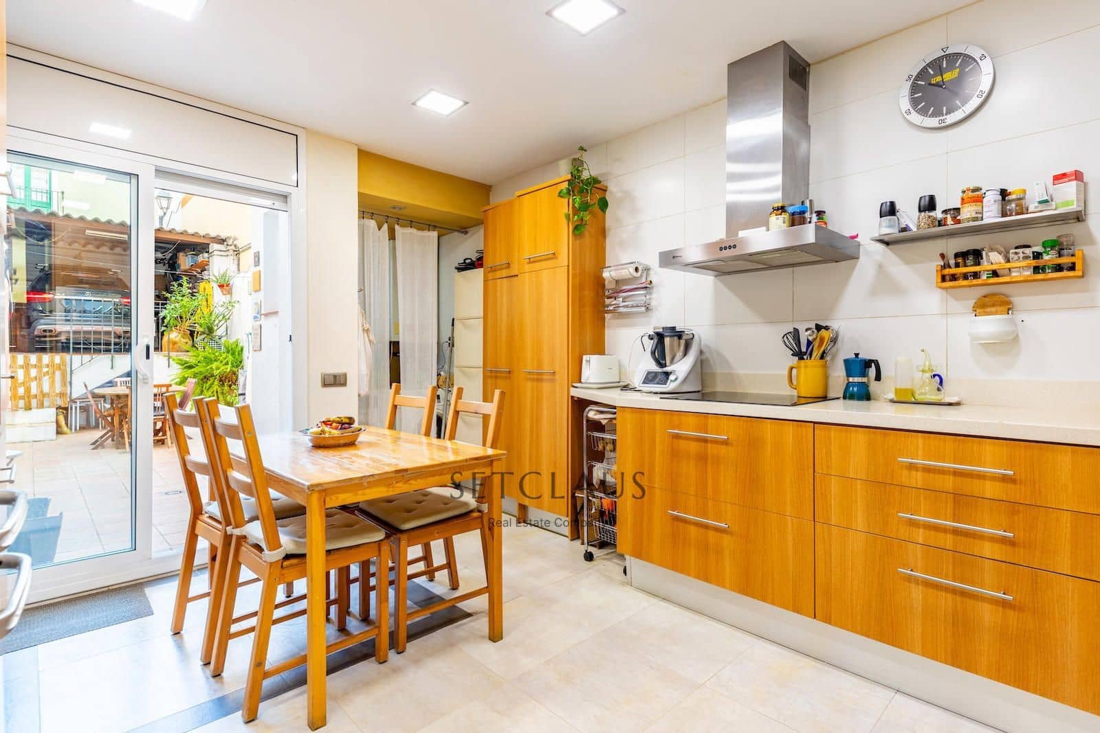 4 bedroom Townhouse for sale in El Masnou with garage - € 799,000 (Ref: 9606840)