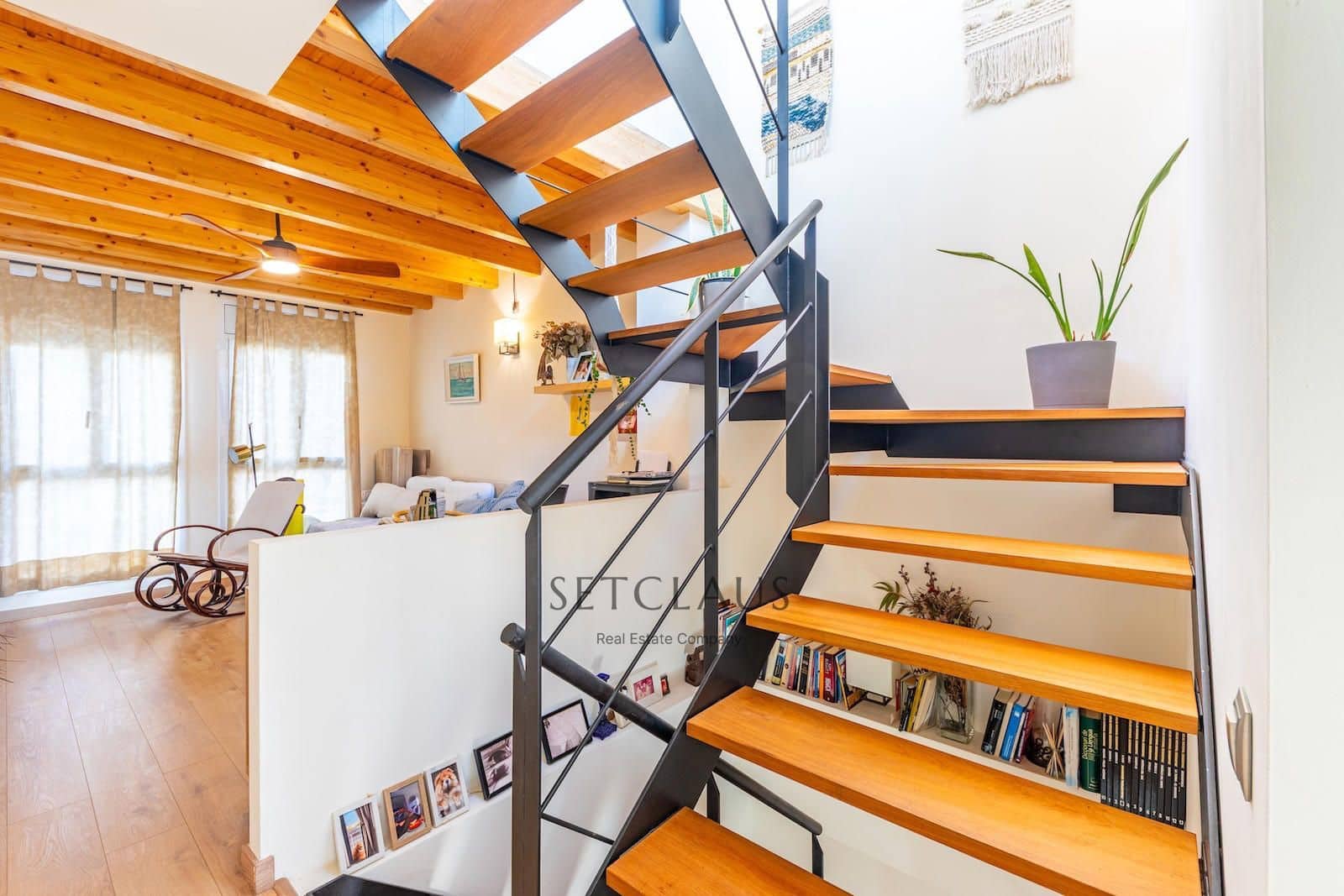 4 bedroom Townhouse for sale in El Masnou with garage - € 799,000 (Ref: 9606840)