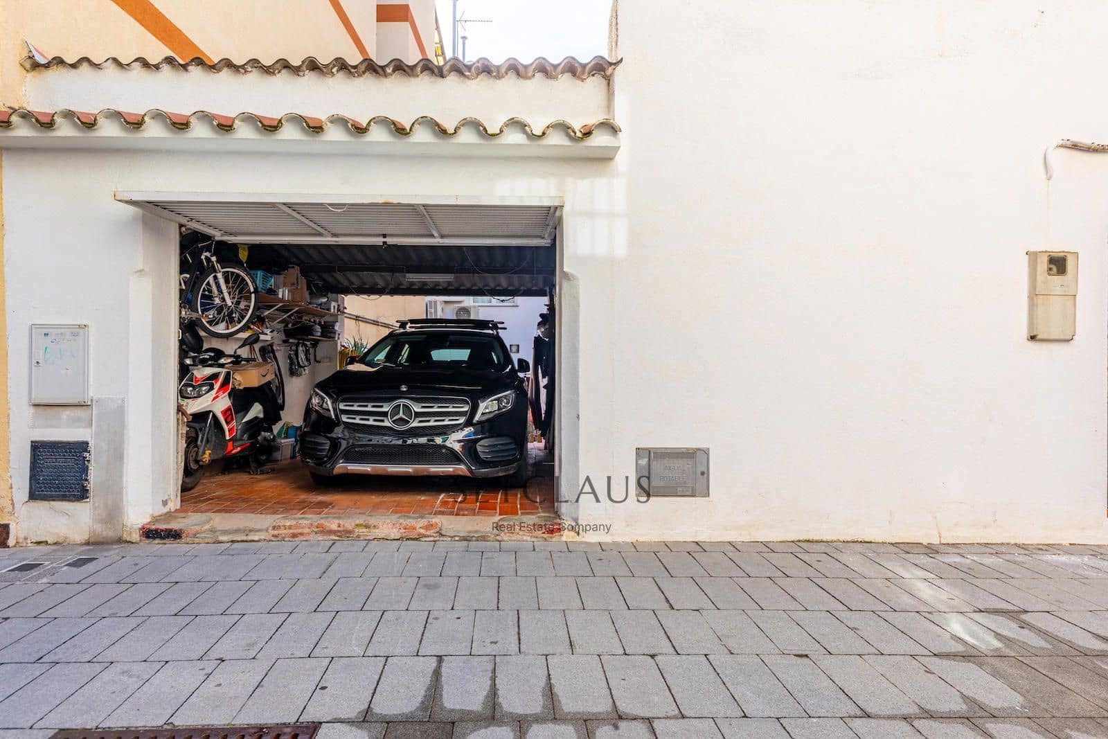 4 bedroom Townhouse for sale in El Masnou with garage - € 799,000 (Ref: 9606840)