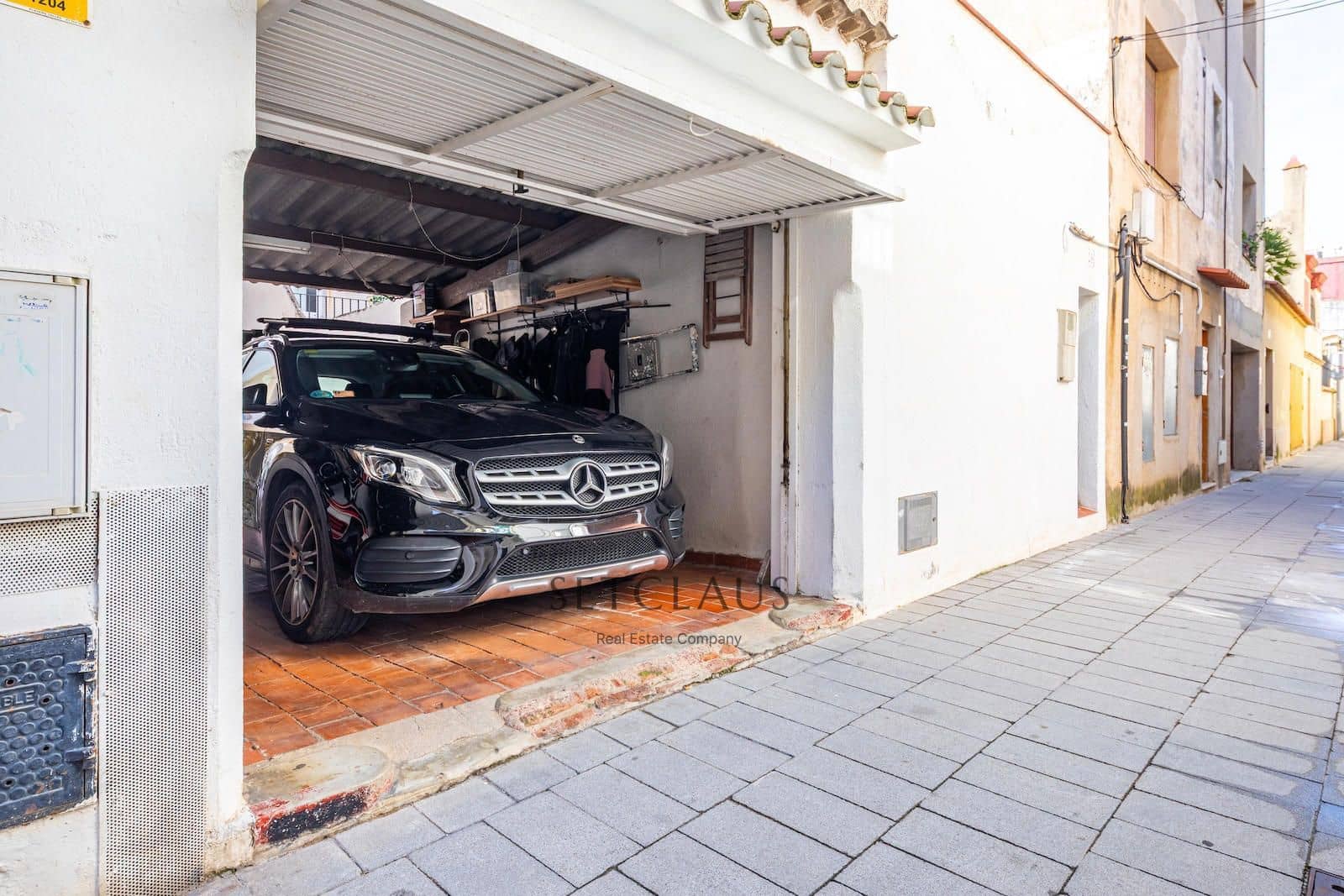 4 bedroom Townhouse for sale in El Masnou with garage - € 799,000 (Ref: 9606840)