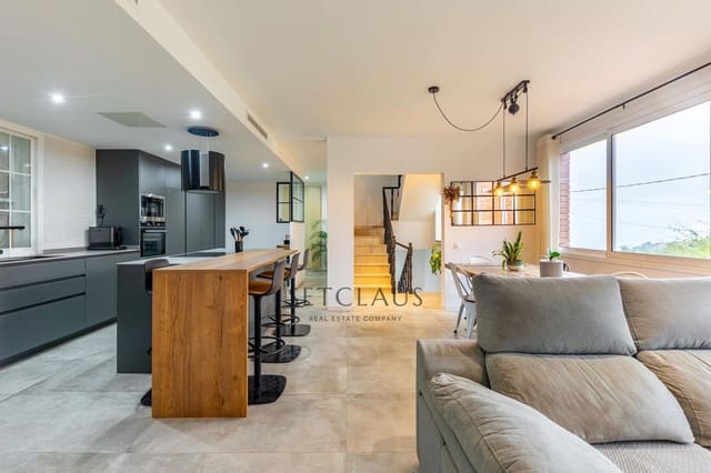 6 bedroom Villa for sale in Alella with garage - € 895,000 (Ref: 9665391)