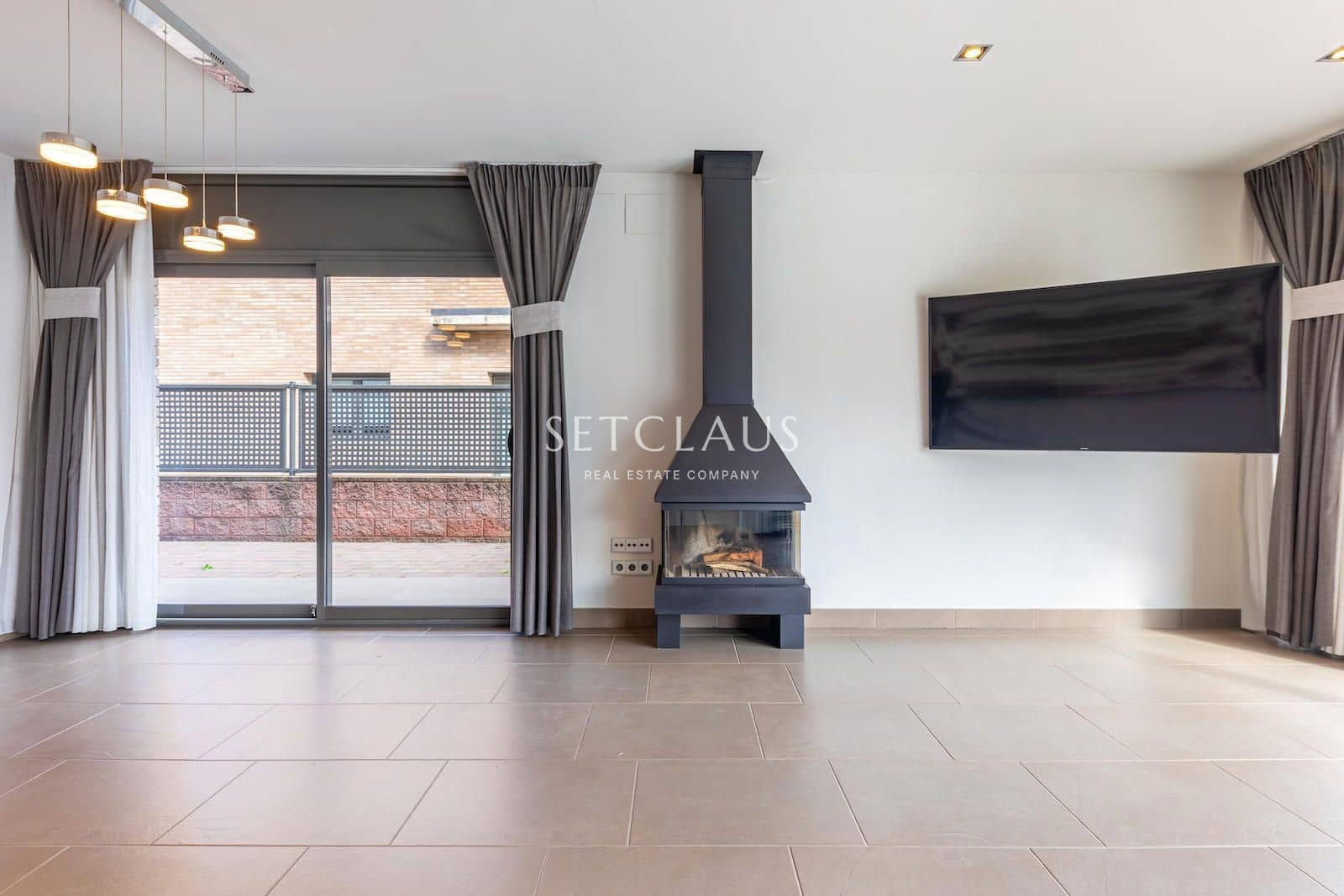 5 bedroom Villa for sale in Vallromanes with pool garage - € 1,150,000 (Ref: 9697831)