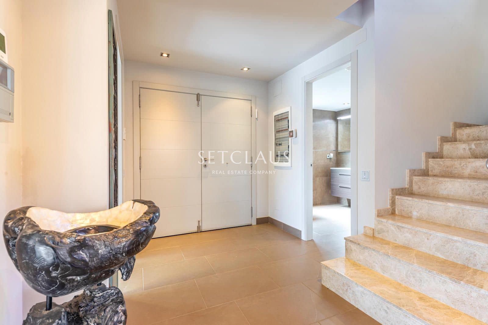 5 bedroom Villa for sale in Vallromanes with pool garage - € 1,150,000 (Ref: 9697831)