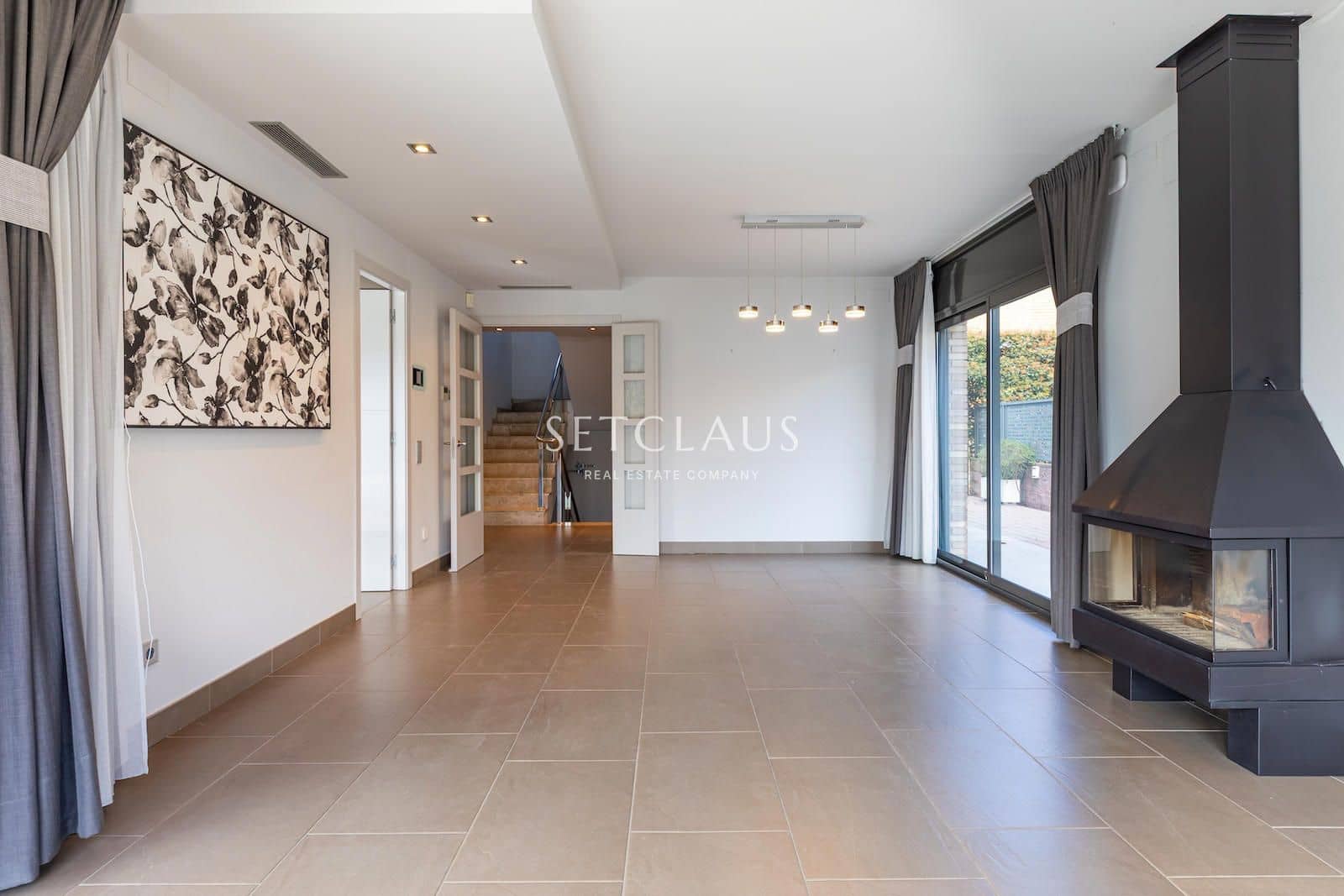 5 bedroom Villa for sale in Vallromanes with pool garage - € 1,150,000 (Ref: 9697831)