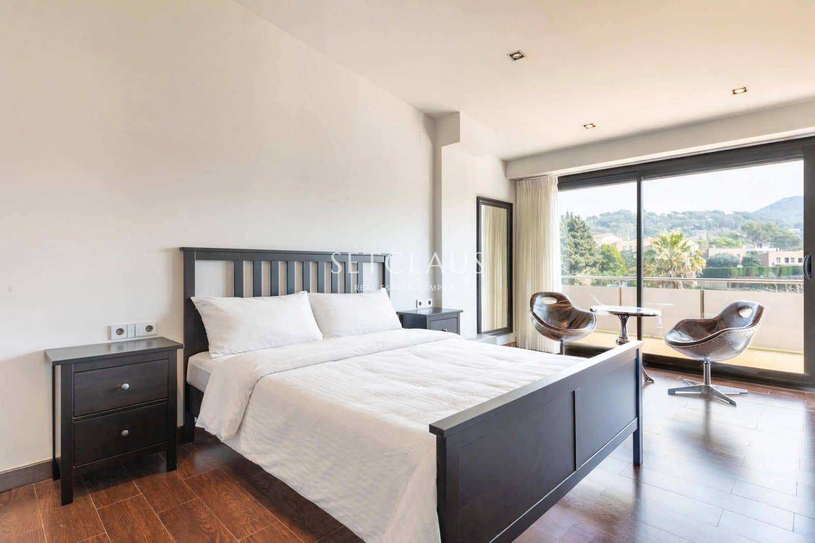 5 bedroom Villa for sale in Vallromanes with pool garage - € 1,150,000 (Ref: 9697831)