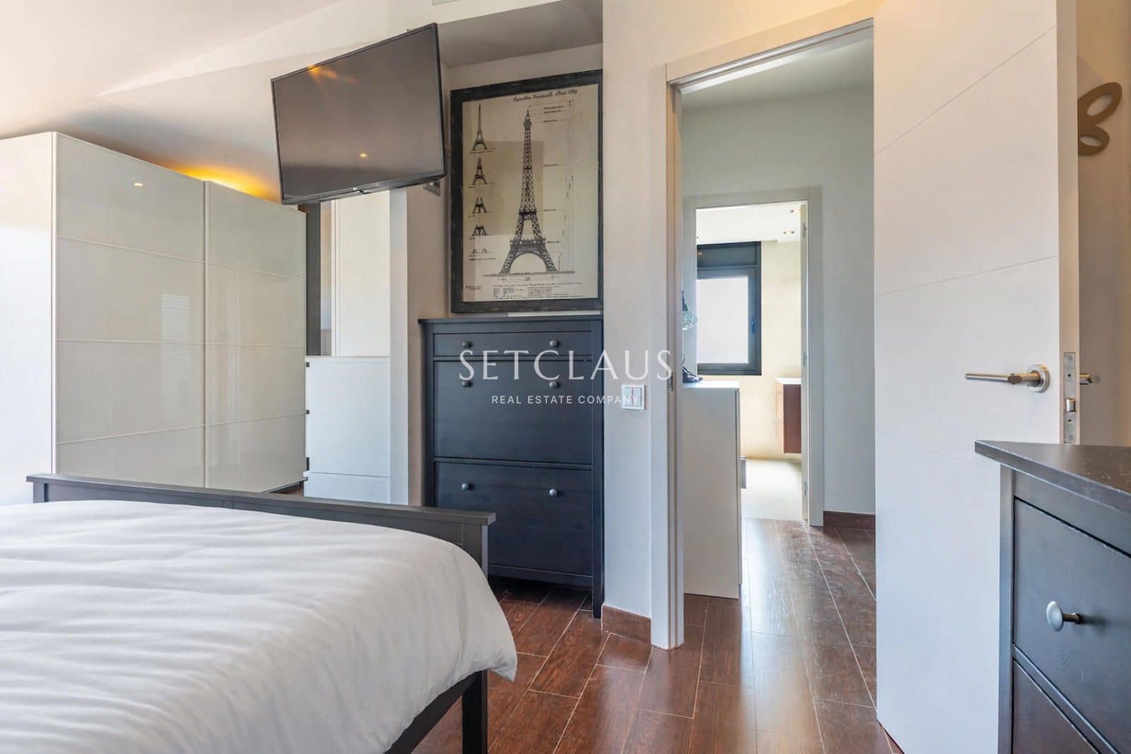 5 bedroom Villa for sale in Vallromanes with pool garage - € 1,150,000 (Ref: 9697831)