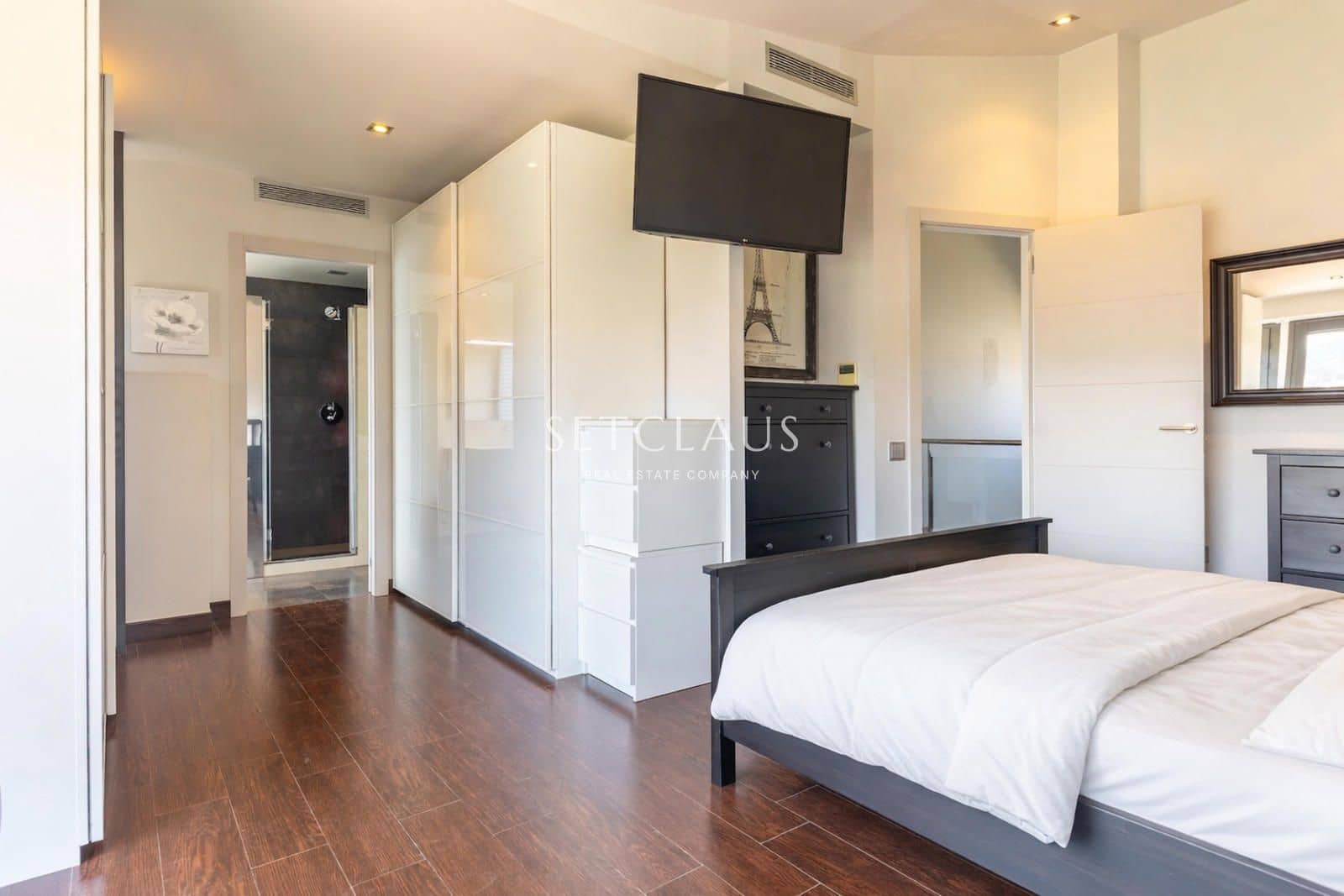 5 bedroom Villa for sale in Vallromanes with pool garage - € 1,150,000 (Ref: 9697831)