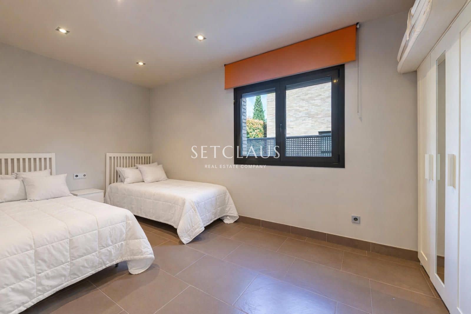 5 bedroom Villa for sale in Vallromanes with pool garage - € 1,150,000 (Ref: 9697831)