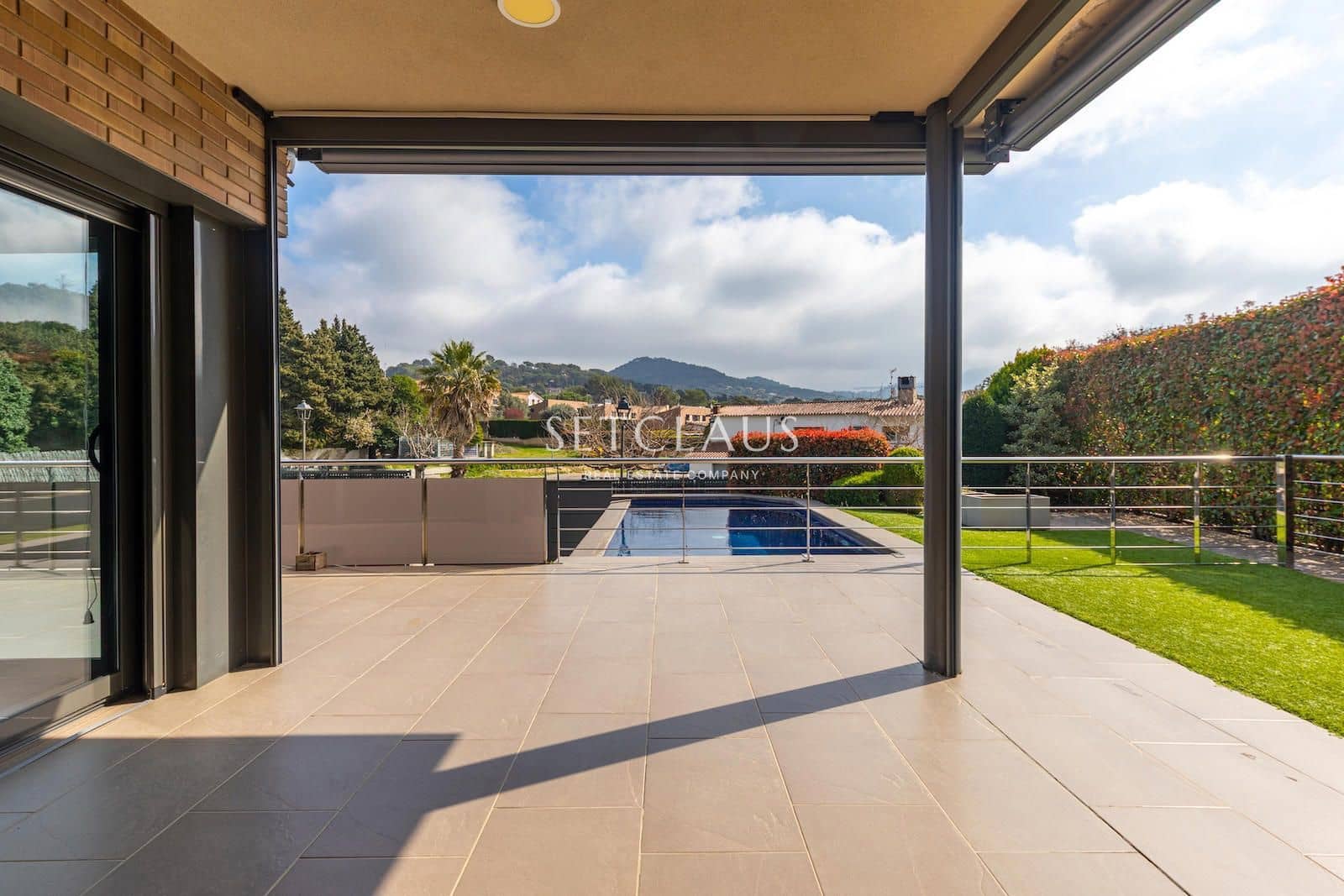 5 bedroom Villa for sale in Vallromanes with pool garage - € 1,150,000 (Ref: 9697831)