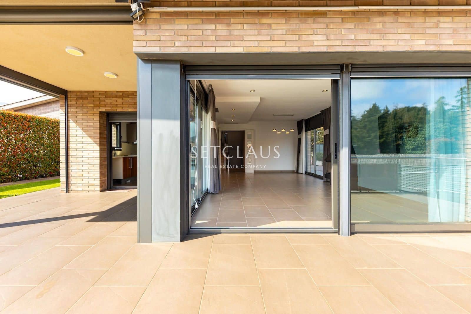 5 bedroom Villa for sale in Vallromanes with pool garage - € 1,150,000 (Ref: 9697831)