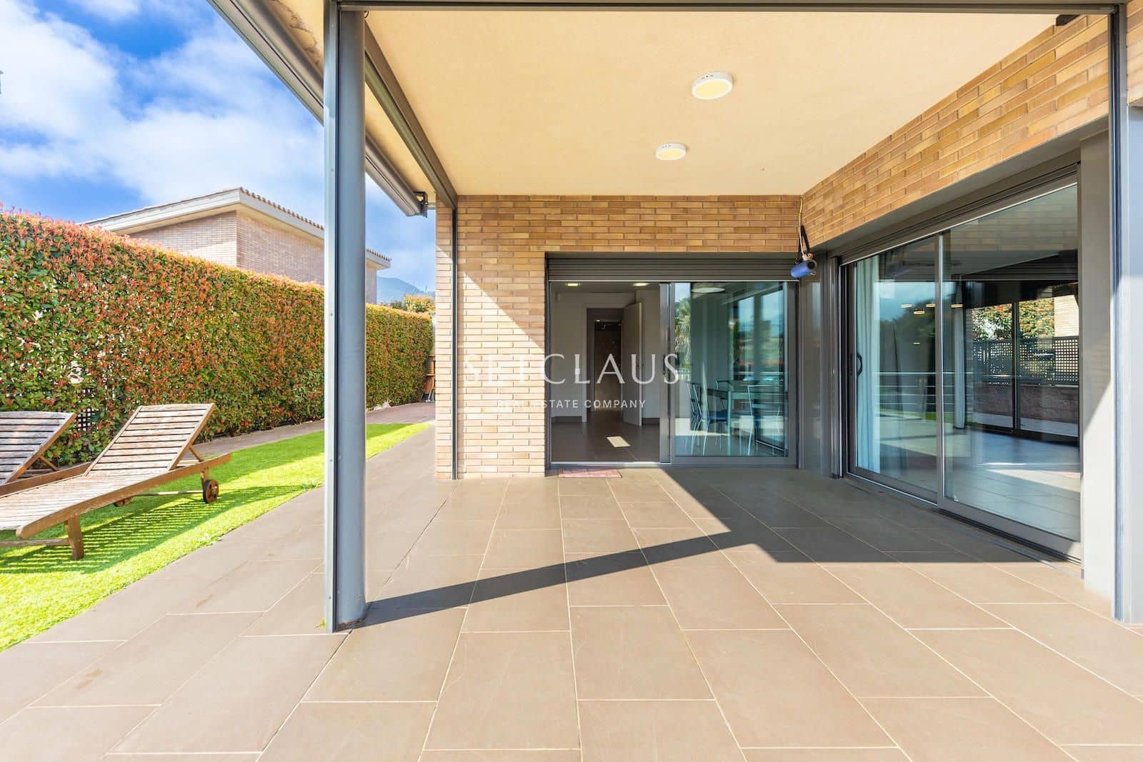 5 bedroom Villa for sale in Vallromanes with pool garage - € 1,150,000 (Ref: 9697831)