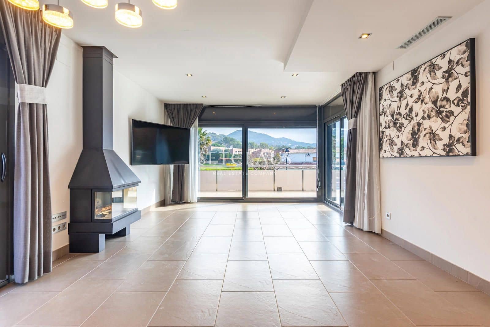 5 bedroom Villa for sale in Vallromanes with pool garage - € 1,150,000 (Ref: 9697831)