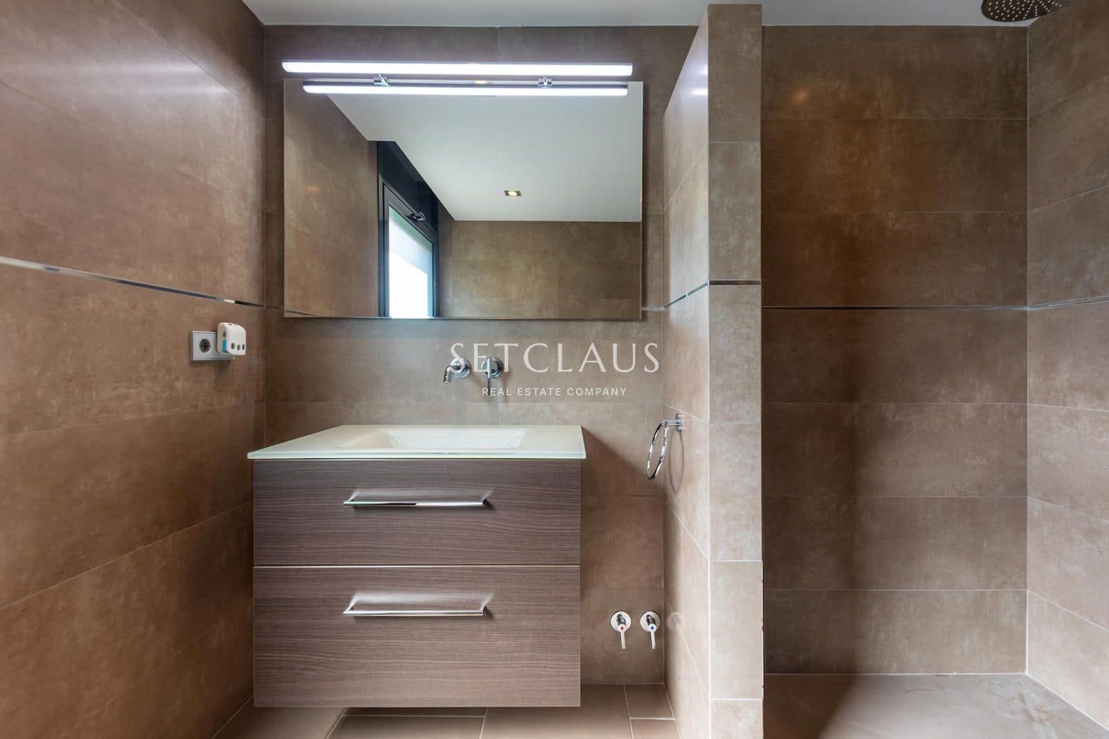 5 bedroom Villa for sale in Vallromanes with pool garage - € 1,150,000 (Ref: 9697831)