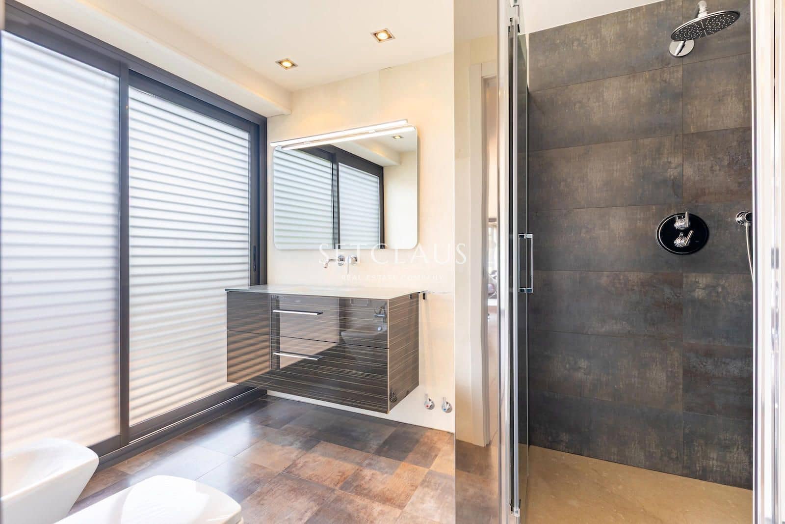 5 bedroom Villa for sale in Vallromanes with pool garage - € 1,150,000 (Ref: 9697831)