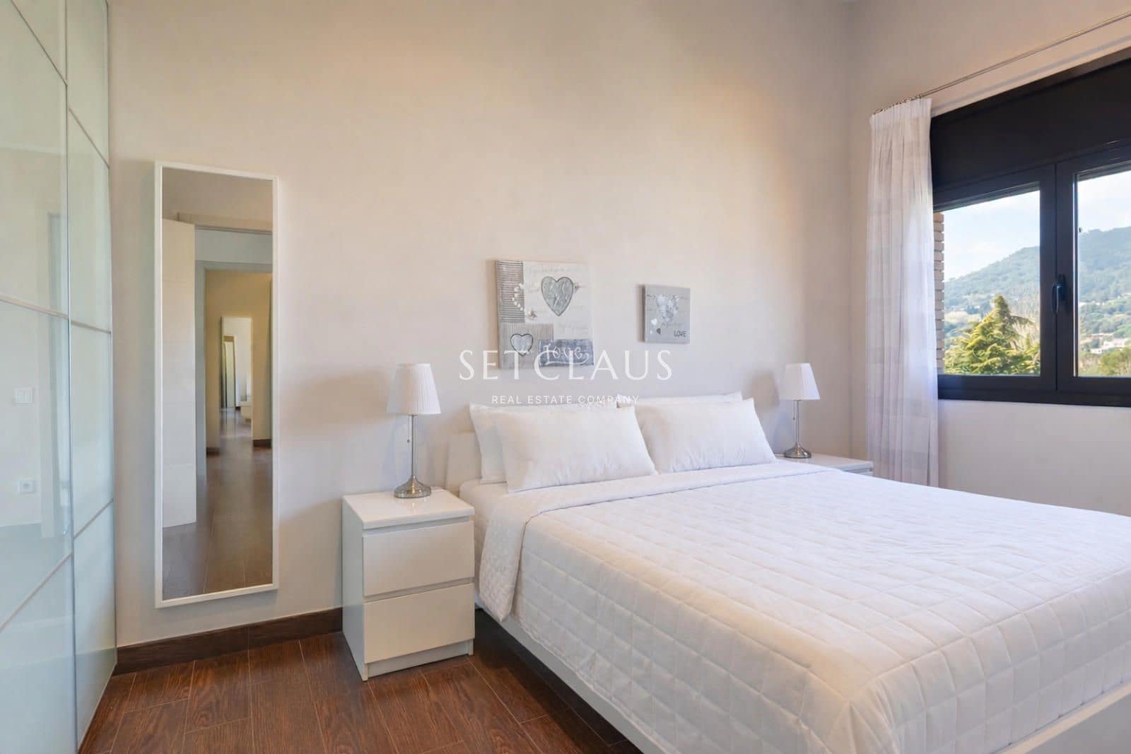 5 bedroom Villa for sale in Vallromanes with pool garage - € 1,150,000 (Ref: 9697831)