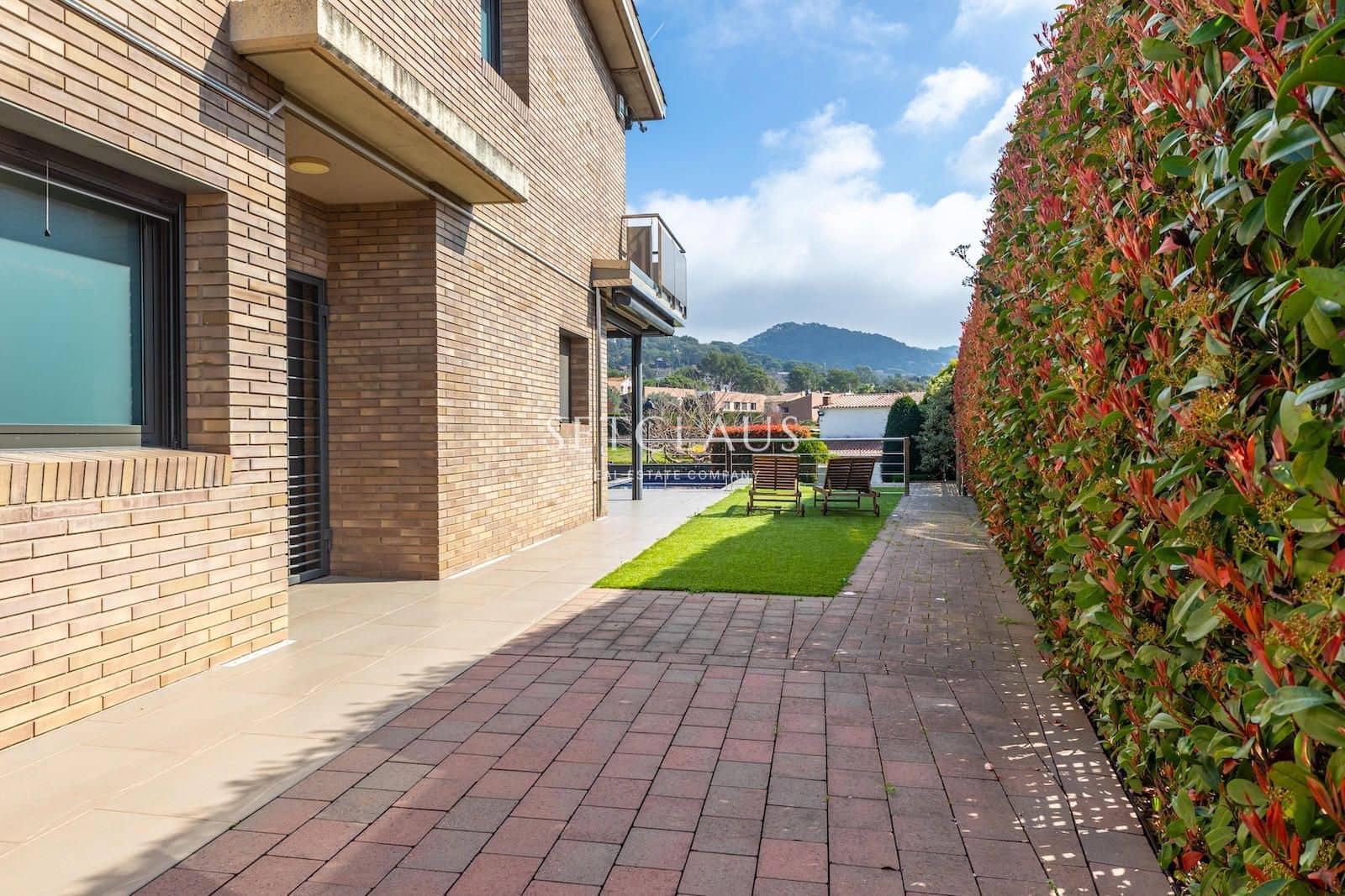 5 bedroom Villa for sale in Vallromanes with pool garage - € 1,150,000 (Ref: 9697831)