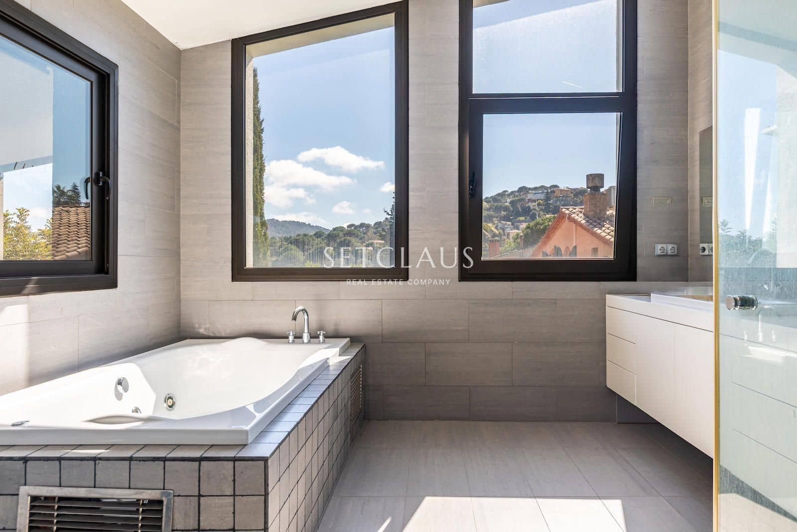 3 bedroom Villa for sale in Argentona with pool garage - € 790,000 (Ref: 9707670)