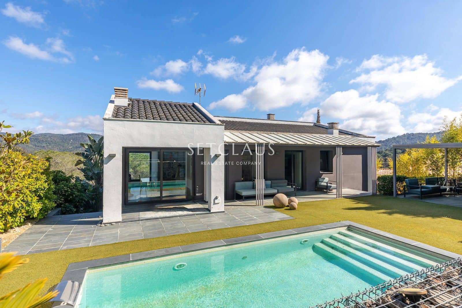 3 bedroom Villa for sale in Argentona with pool garage - € 790,000 (Ref: 9707670)