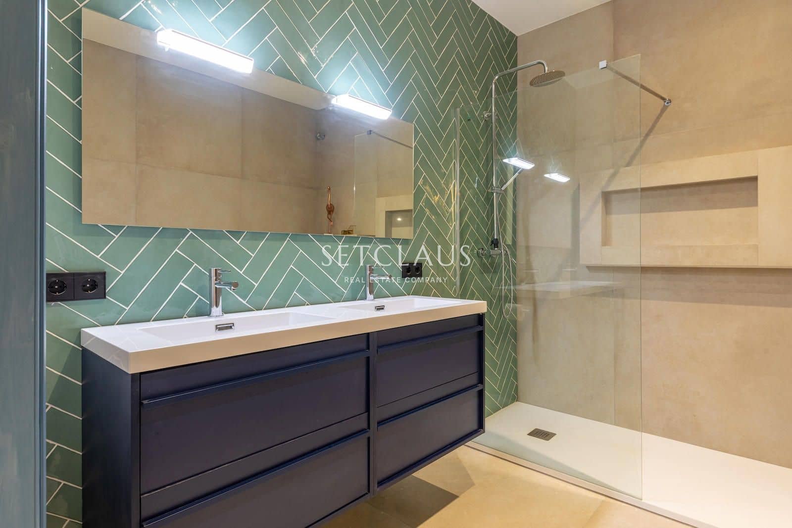 4 bedroom Villa for sale in El Masnou with pool - € 1,290,000 (Ref: 9714178)