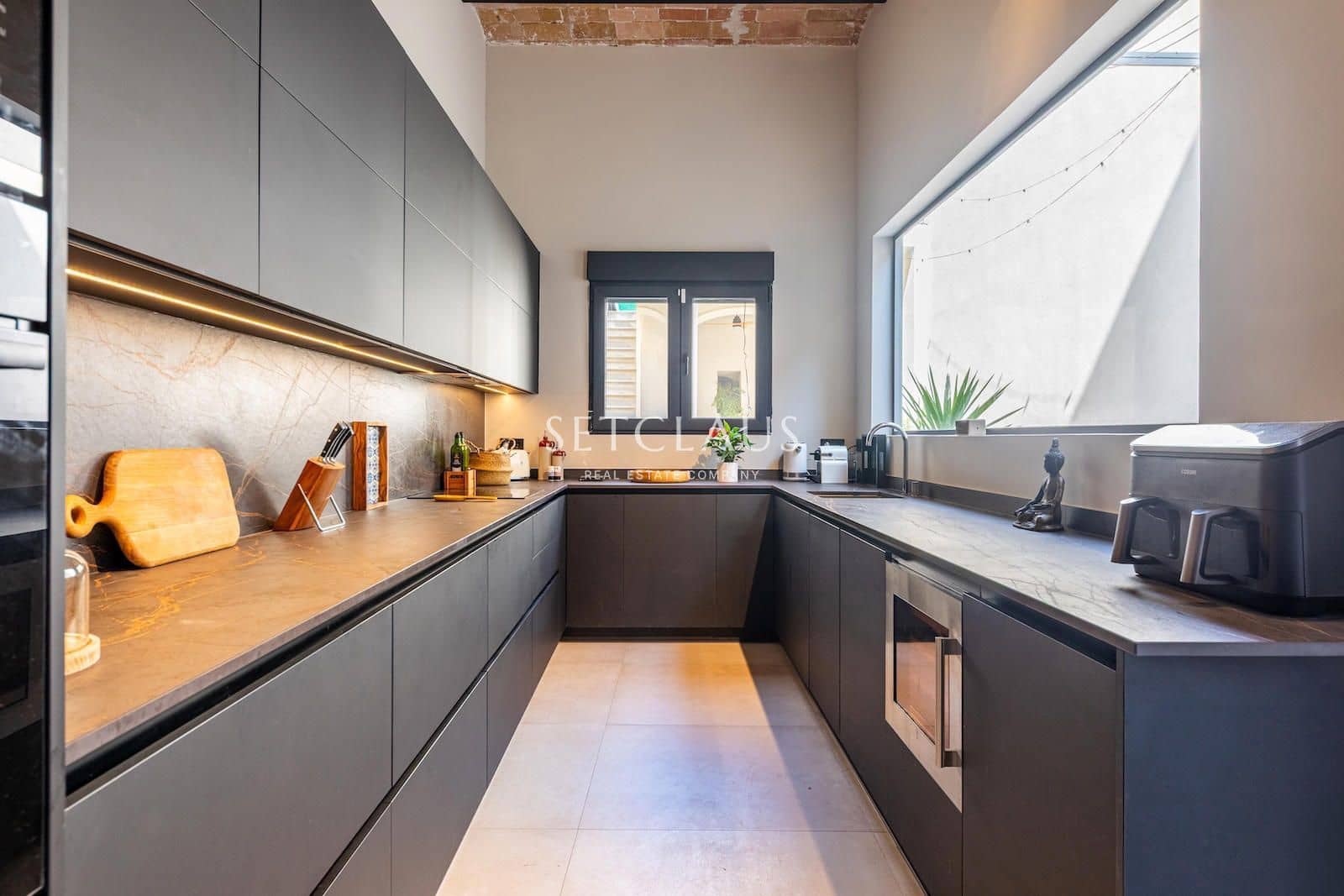 4 bedroom Villa for sale in El Masnou with pool - € 1,290,000 (Ref: 9714178)