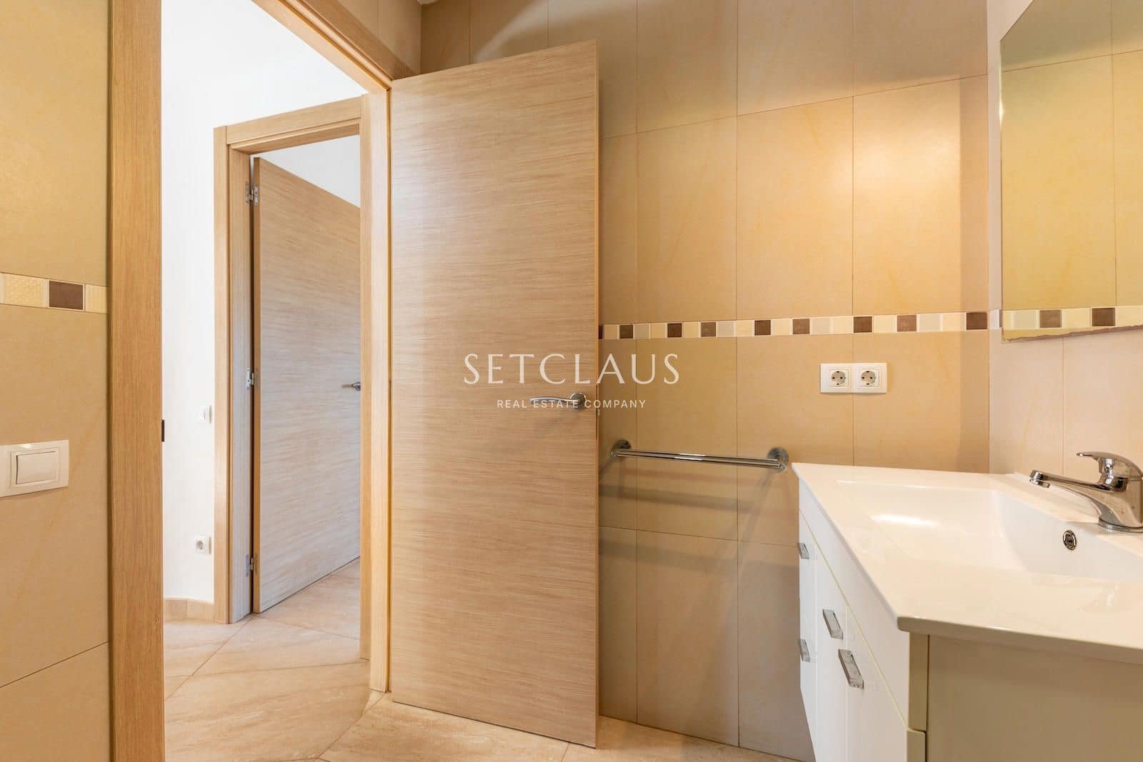 3 bedroom Villa for sale in Vilanova del Valles with garage - € 470,000 (Ref: 9716747)