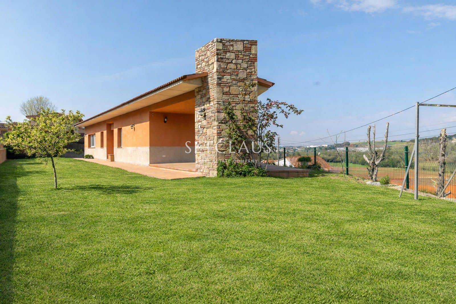 3 bedroom Villa for sale in Vilanova del Valles with garage - € 470,000 (Ref: 9716747)