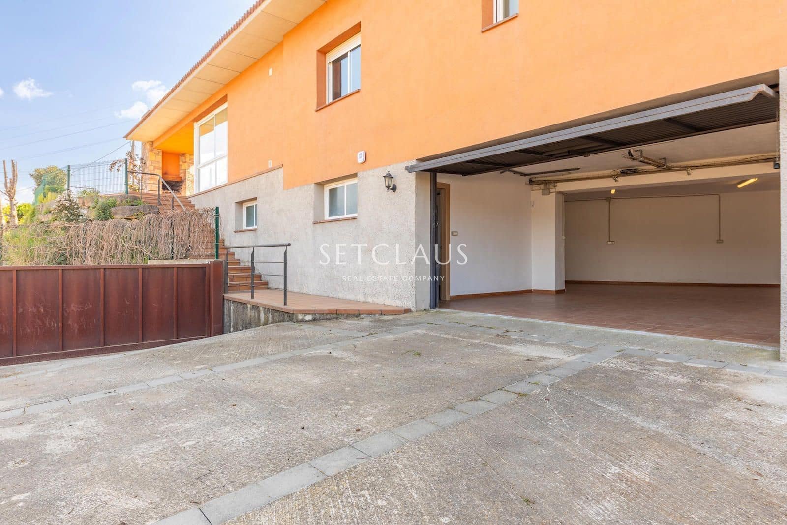 3 bedroom Villa for sale in Vilanova del Valles with garage - € 470,000 (Ref: 9716747)