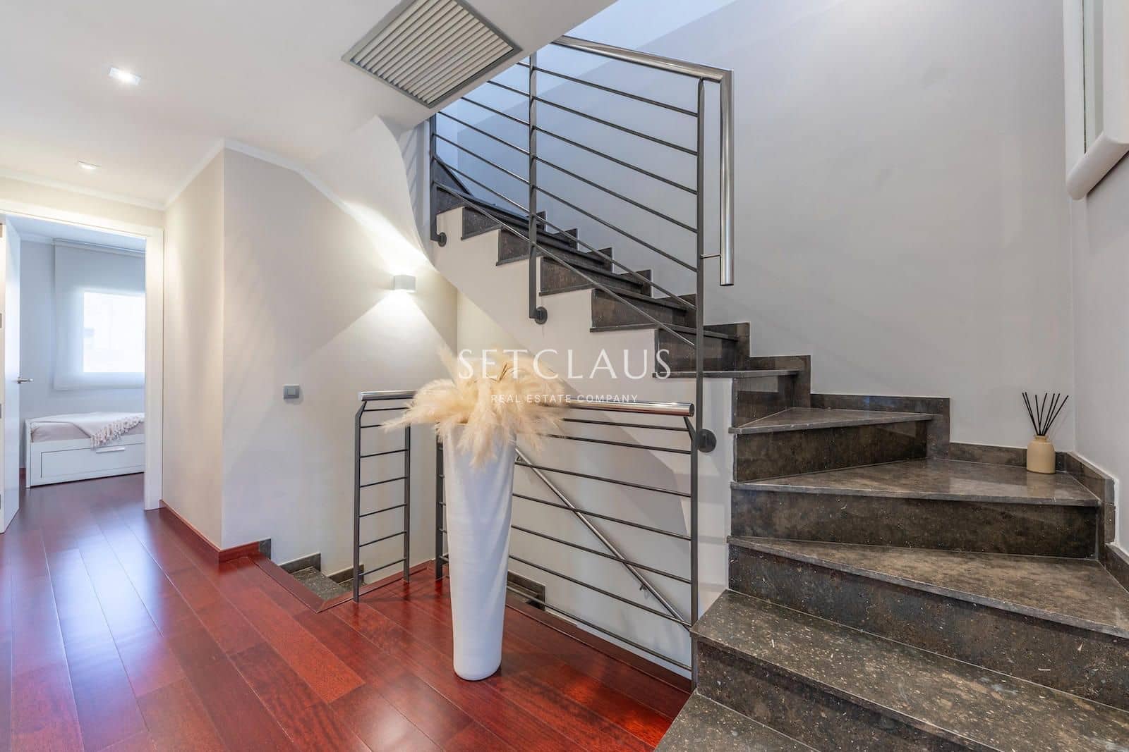 5 soverom Hus til salgs i El Masnou med svømmebasseng garasje - € 949 000 (Ref: 9769942)