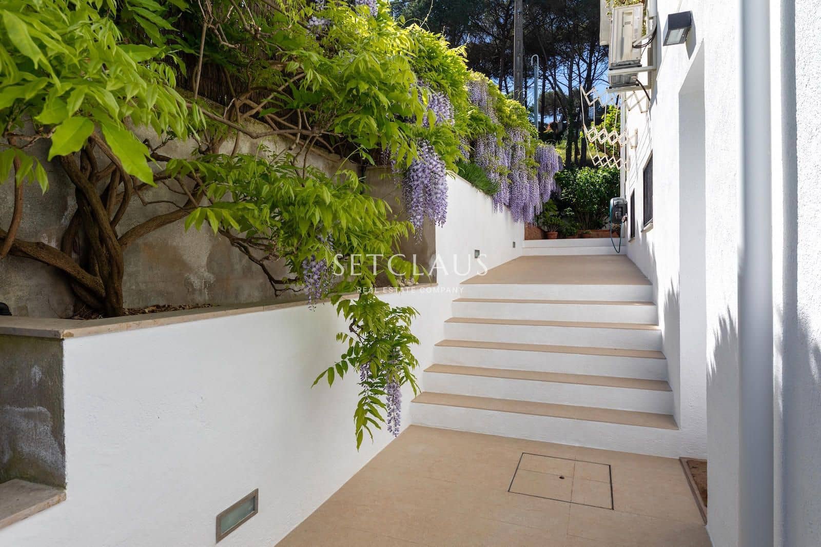 3 soveværelse Villa til salg i Vallromanes med swimmingpool - € 722.000 (Ref: 9782435)