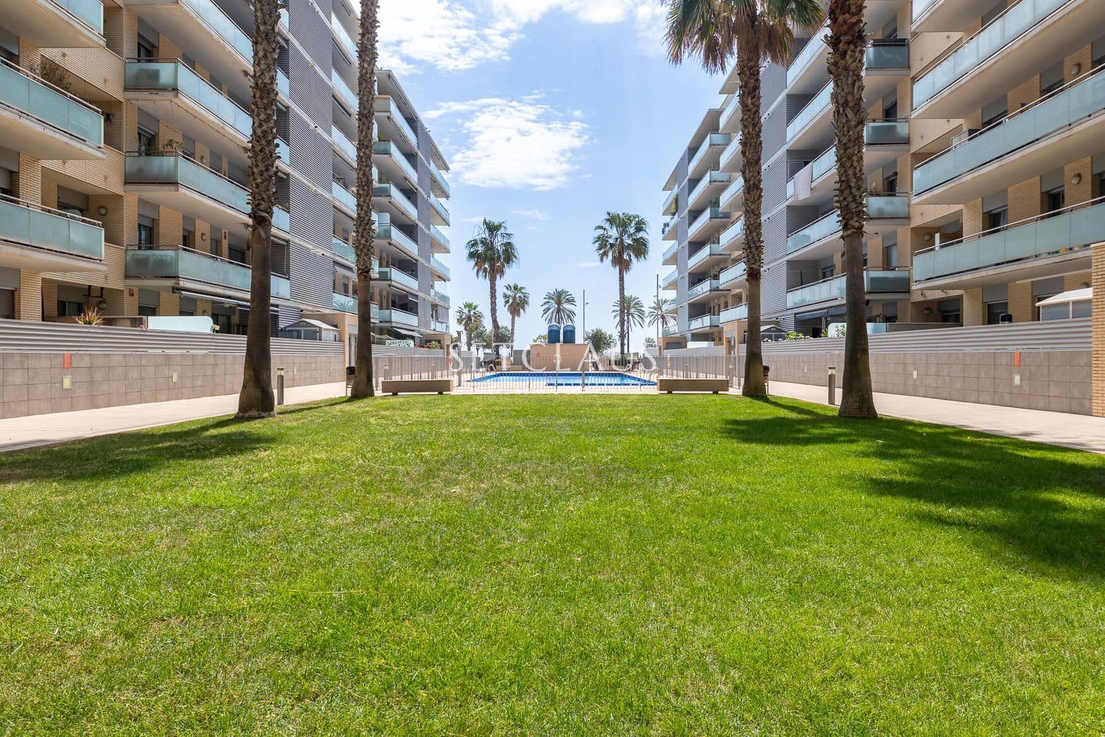 Piso de 3 habitaciones en Badalona en venta con piscina - 528.000 € (Ref: 9806966)
